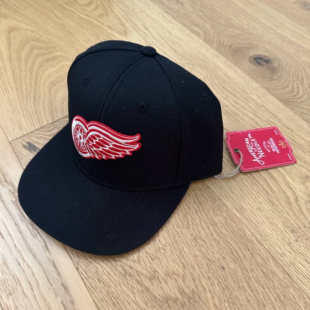 Brand new Detroit red wings American needle SnapBack hat cap black nhl